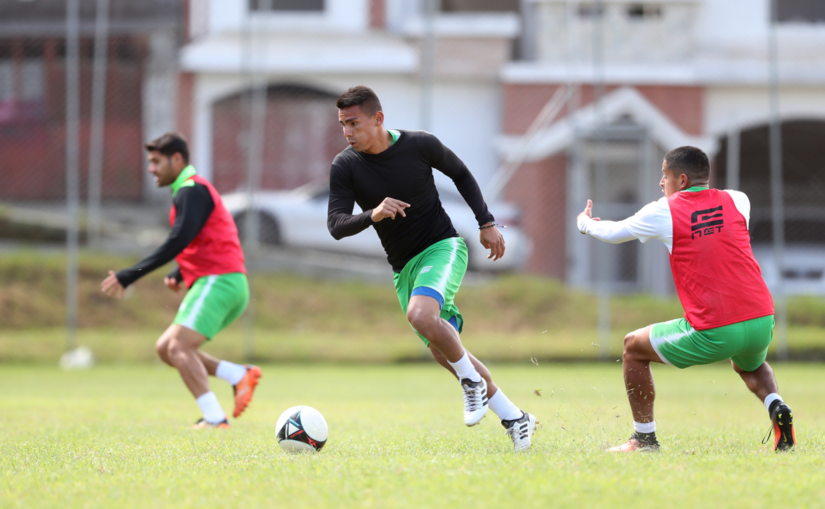 Andrés Lezcano es uno de los futbolistas en los que ha confiado el técnico Mauricio Tapia. (Foto Prensa Libre: Francisco Sánchez)