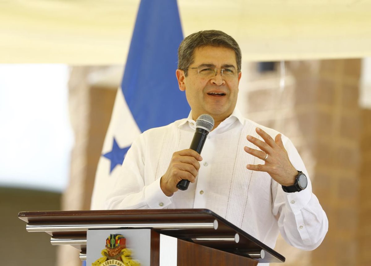 El presidente hondureño Juan Orlando Hernández fue señalado de haber participado en el desvío de fondos del Estado para financiar las campañas que lo llevaron al poder. (Foto Prensa Libre: Gobierno de Honduras)