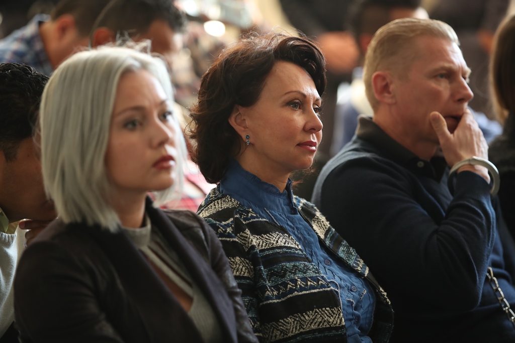 Igor Bitkov, Irina Bitkova y la hija de ambos, Anastasia Bitkova, durante una de las audiencias en Guatemala. (Foto Prensa Libre: Hemeroteca PL)