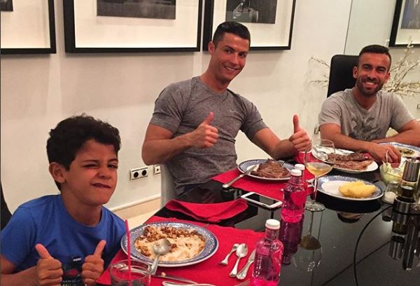 Cristiano Ronaldo ha compartido con sus seguidores en las redes sociales sus comidas principales. (Foto Prensa Libre: Instagram Cristiano Ronaldo)