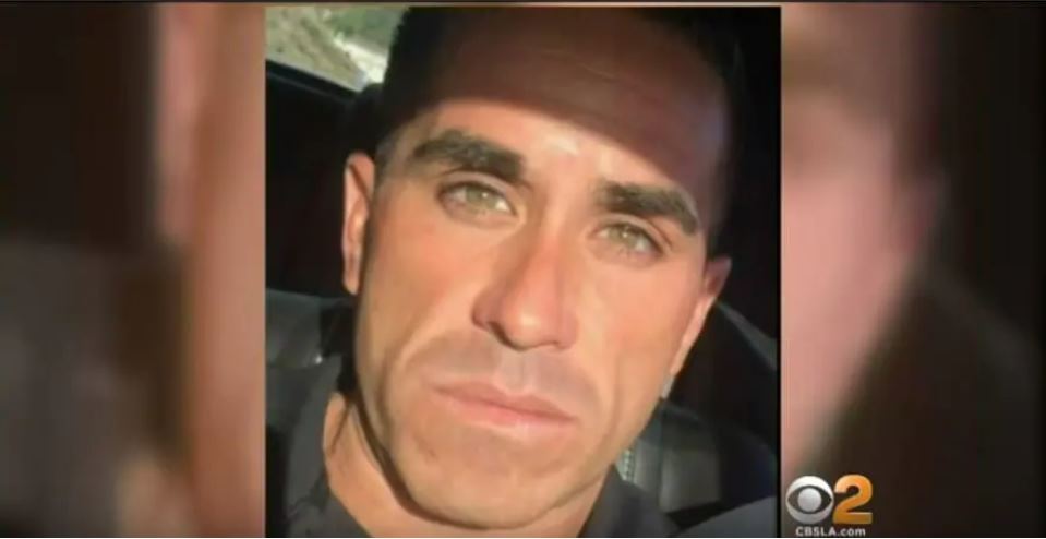 Paul Gonzales, de 45 años, es acusado hurto y extorsión, luego de haber engañado al menos a ocho mujeres en California para que pagaran la cuenta de la cena. (Foto Prensa Libre: Youtube CBS)