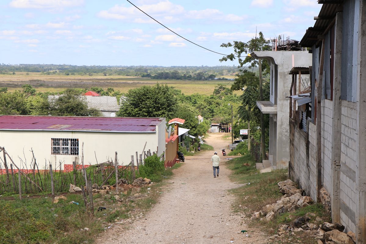 Tres integrantes de una familia fueron ultimados en El Pitalito, La Libertad, Petén. (Foto Prensa Libre: Rigoberto Escobar)