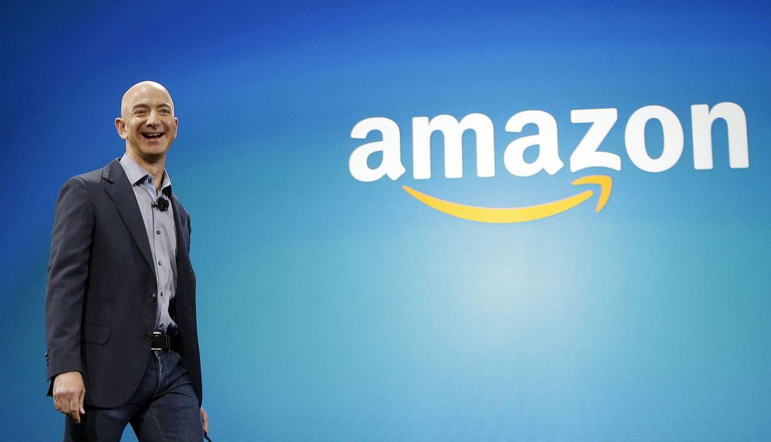 Jeff Bezos, dueño de Amazon desplazó al cofundador de Microsoft, Bill Gates, como la persona más rica del mundo. (Foto Prensa Libre: Hemeroteca)