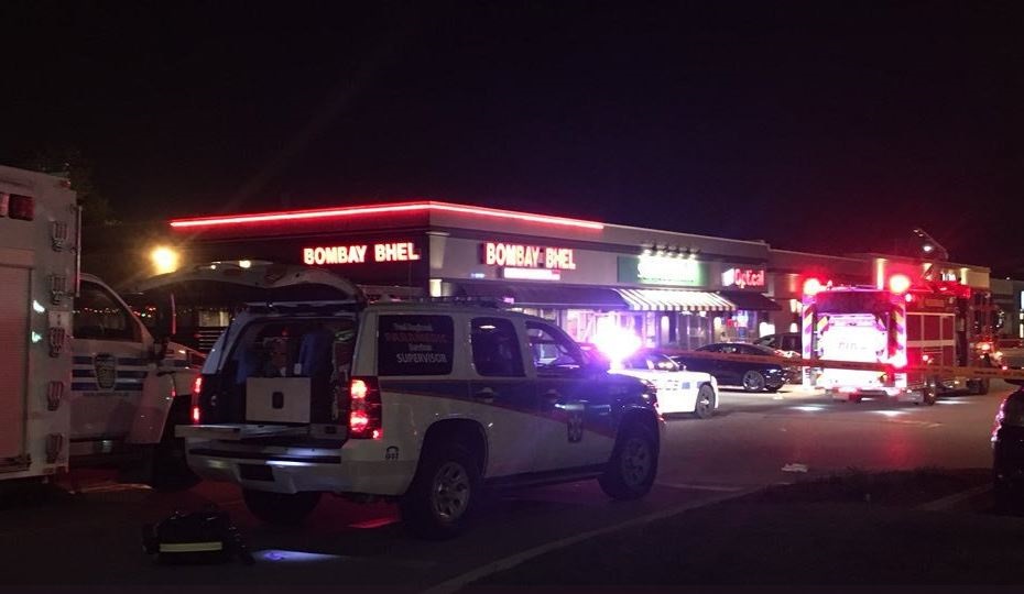 El restaurante fue evacuado y se espera que la plaza se mantenga cerrada para ser investigada hasta por lo menos mañana, según la Policía. (Foto Prensa Libre: EFE)