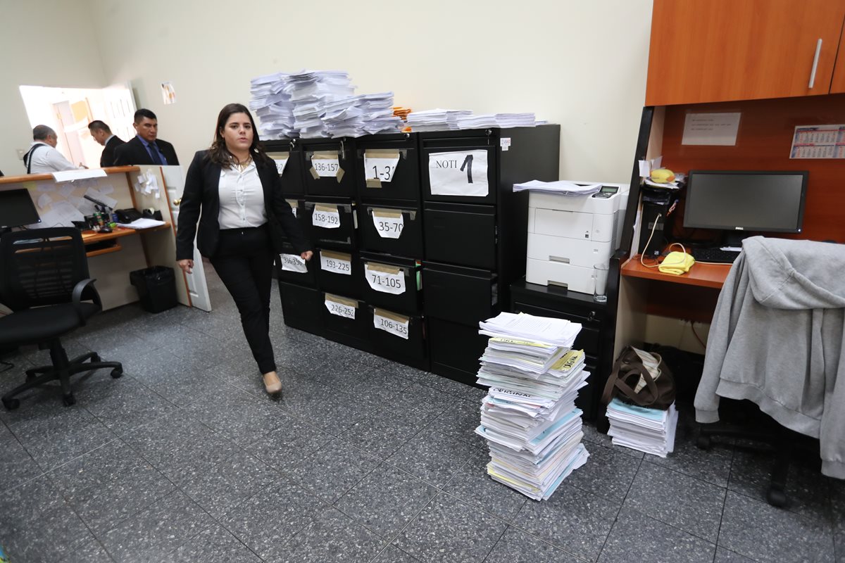 El volumen de expedientes que se gestionan en el Juzgado de Primera Instancia Penal en materia Tributaria y Aduanera atrasa otras diligencias que requiere la SAT. El juzgado está ubicado en el primer piso del edificio del Ministerio de Finanzas. (Foto Prensa Libre: Érick Ávila)