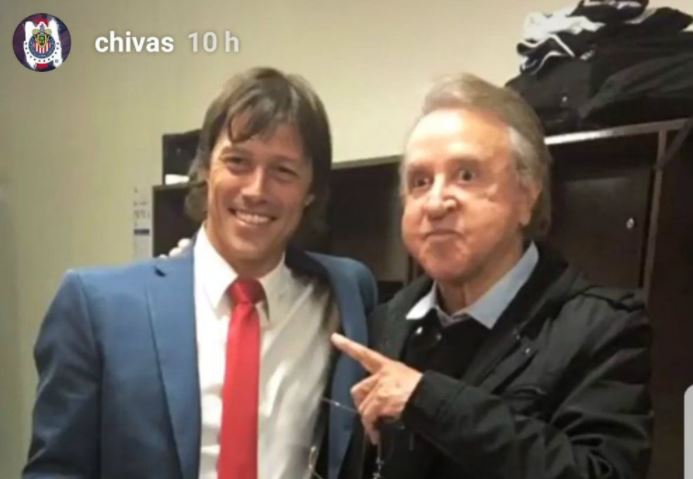 Matías Almeyda posó junto a Kiko en los vestuarios del estadio La Corregidora. (Foto Prensa Libre: Instagram Chivas)