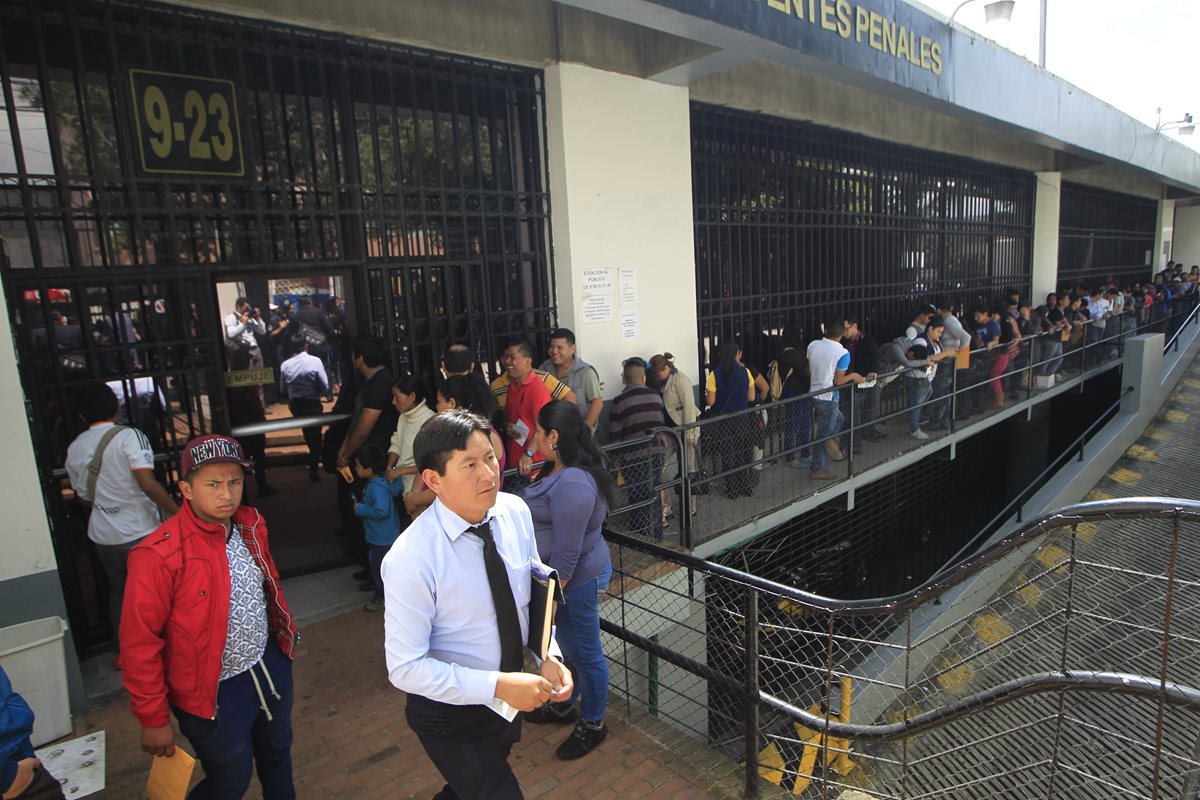 Los interesados tendrán su carencia de antecedentes penales 24 horas después de la solicitud en línea. (Foto Prensa Libre: Hemeroteca PL)