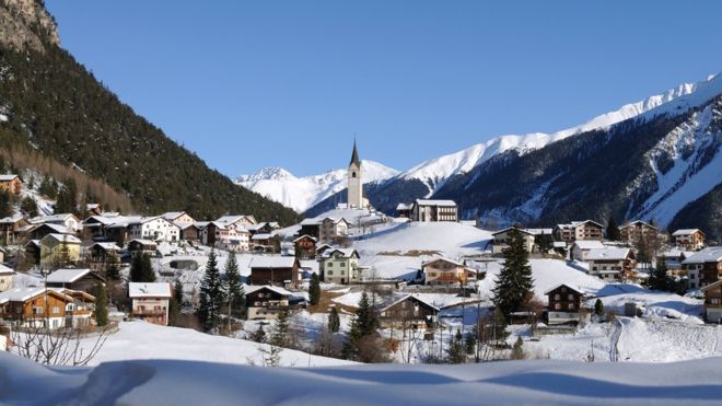 Davos pasa de unas 11 mil personas a más de 30 mil durante las reuniones del Foro Económico Mundial. (GETTY IMAGES)