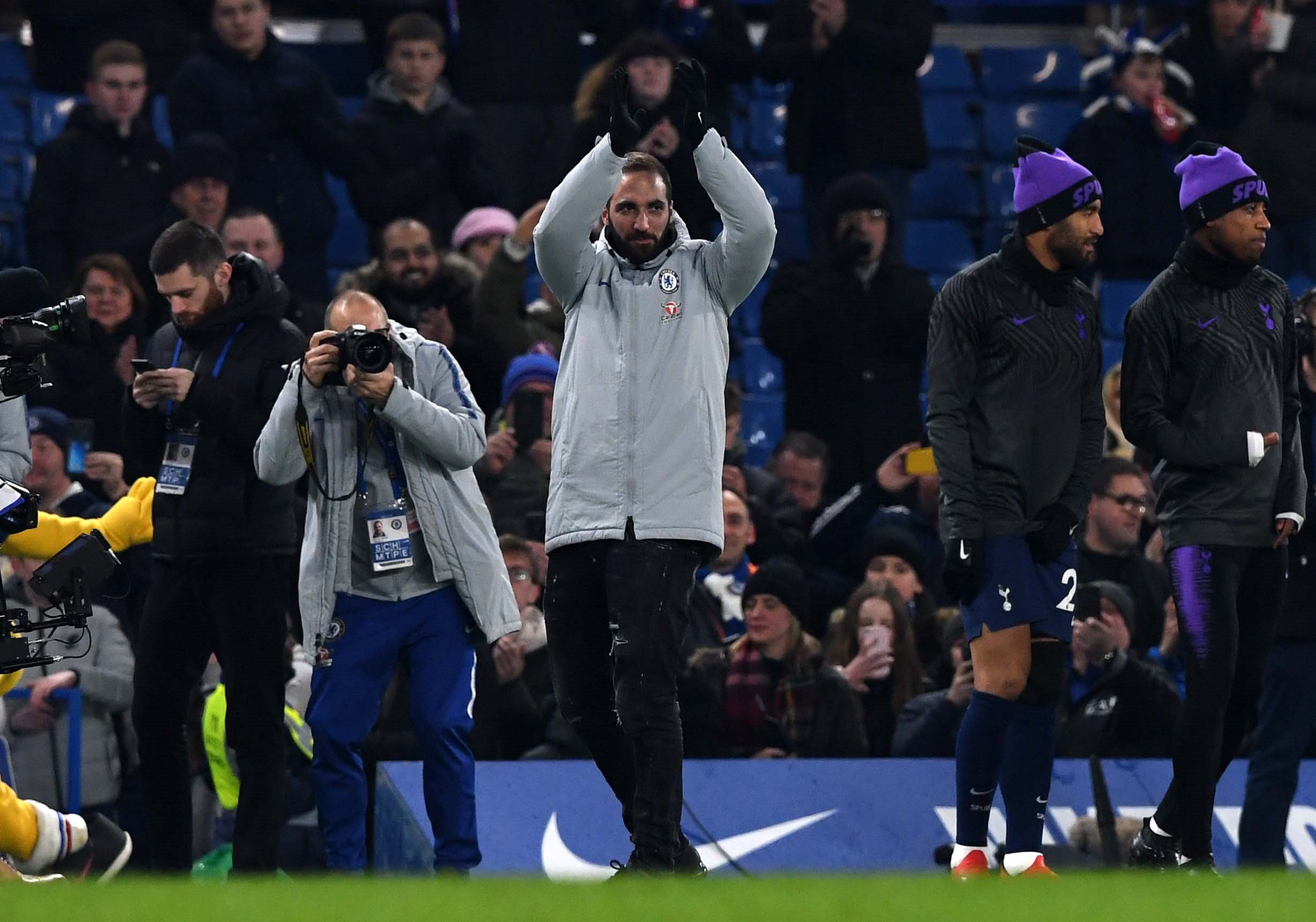 Gonzalo Higuaín fue presentado durante el partido del Chelsea contra el Tottenham . (Foto Prensa Libre: EFE).