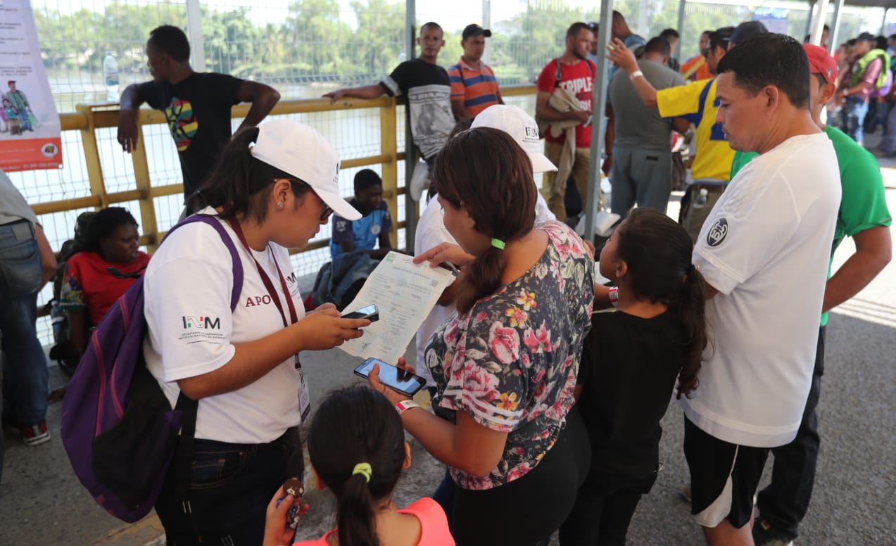 En Tecún Umán, San Marcos, hay más de cuatro mil migrantes hondureños tramitando el permiso para entrar a México. (Foto Prensa Libre: Hemeroteca PL) 