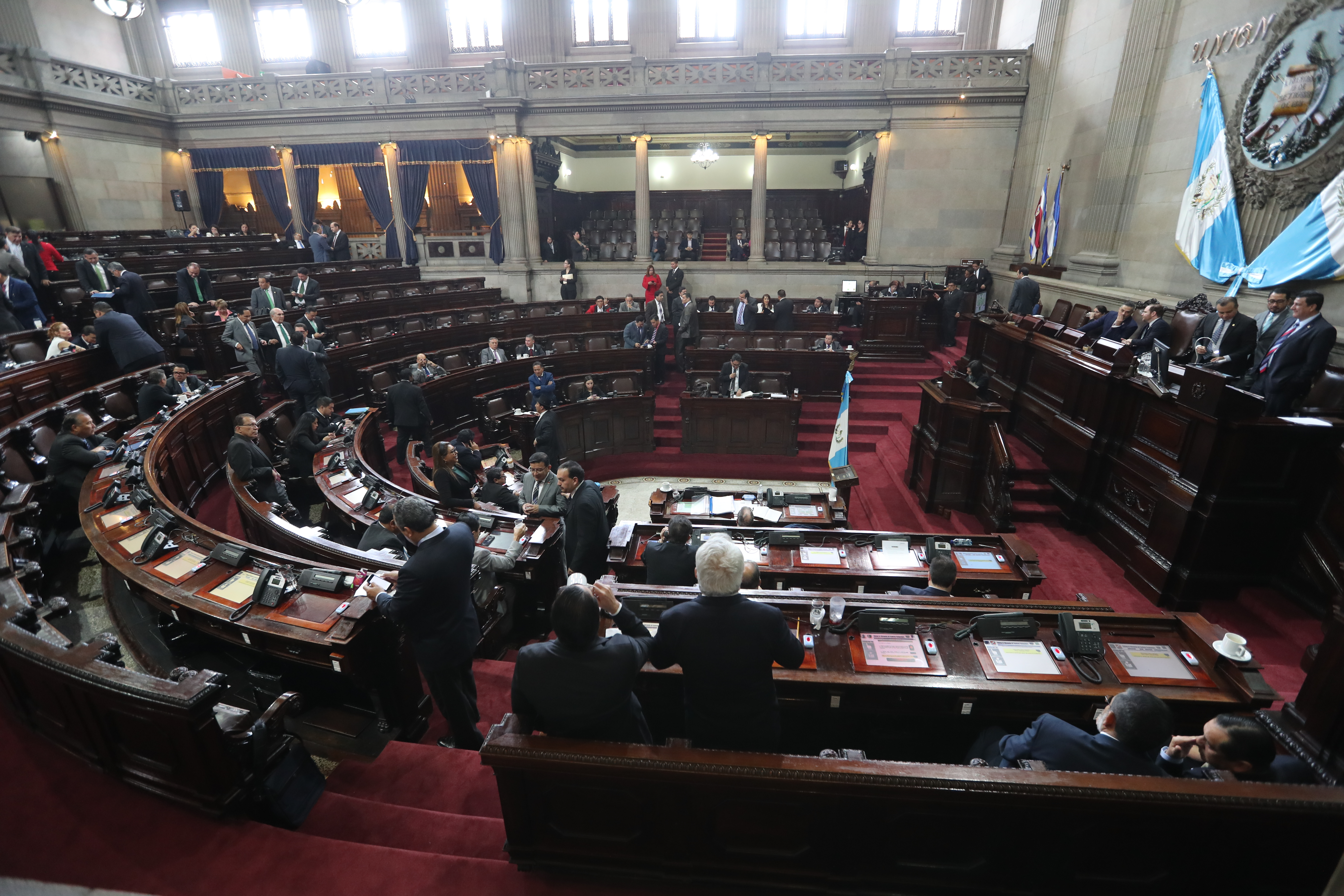 El presidente y vicepresidente del Banguat y Junta Monetaria, presentarón el informe anual del desempeño de la economía al Congreso. (Foto Prensa Libre: Érick Ávila)