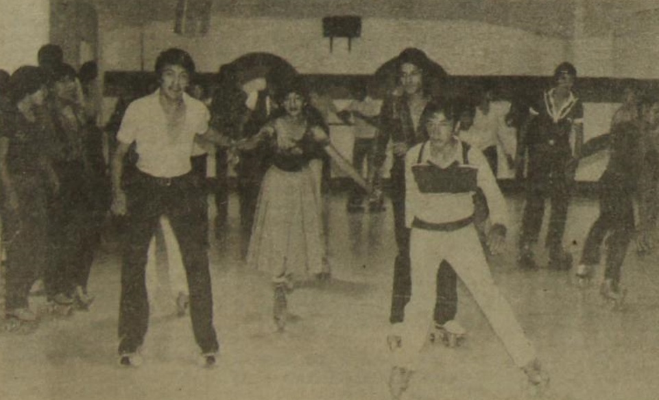 Jóvenes en El Resbalón, una pista que se inauguró el 19 de diciembre de 1980 y que estaba en el Centro Comercial Montserrat. Foto Prensa Libre: Hemeroteca PL