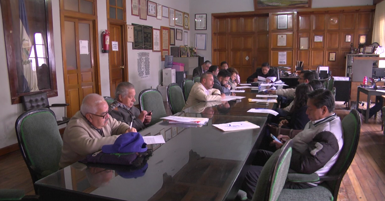 Concejales tendrán para este 2019 un incremento en sus ingresos, medida probada en reunión de Concejo. (Foto Prensa Libre: María Longo) 