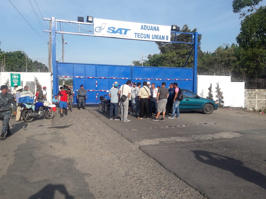 La aduana Tecún Umán II en San Marcos, no atendió a usuarios por casi ocho horas por una protesta afuera del recinto. (Foto Prensa Libre: Intendencia de Aduanas)