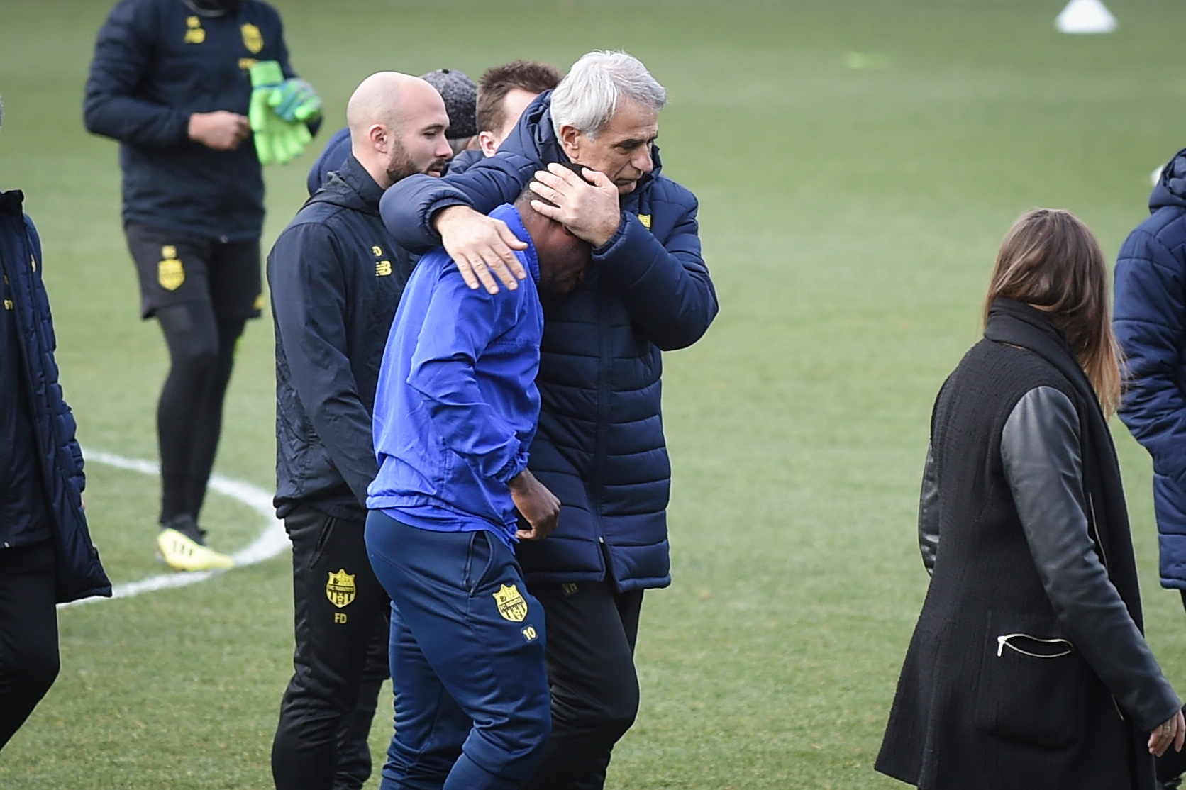 La tristeza invadió el entrenamiento del Nantes. (Foto Prensa Libre: AFP)