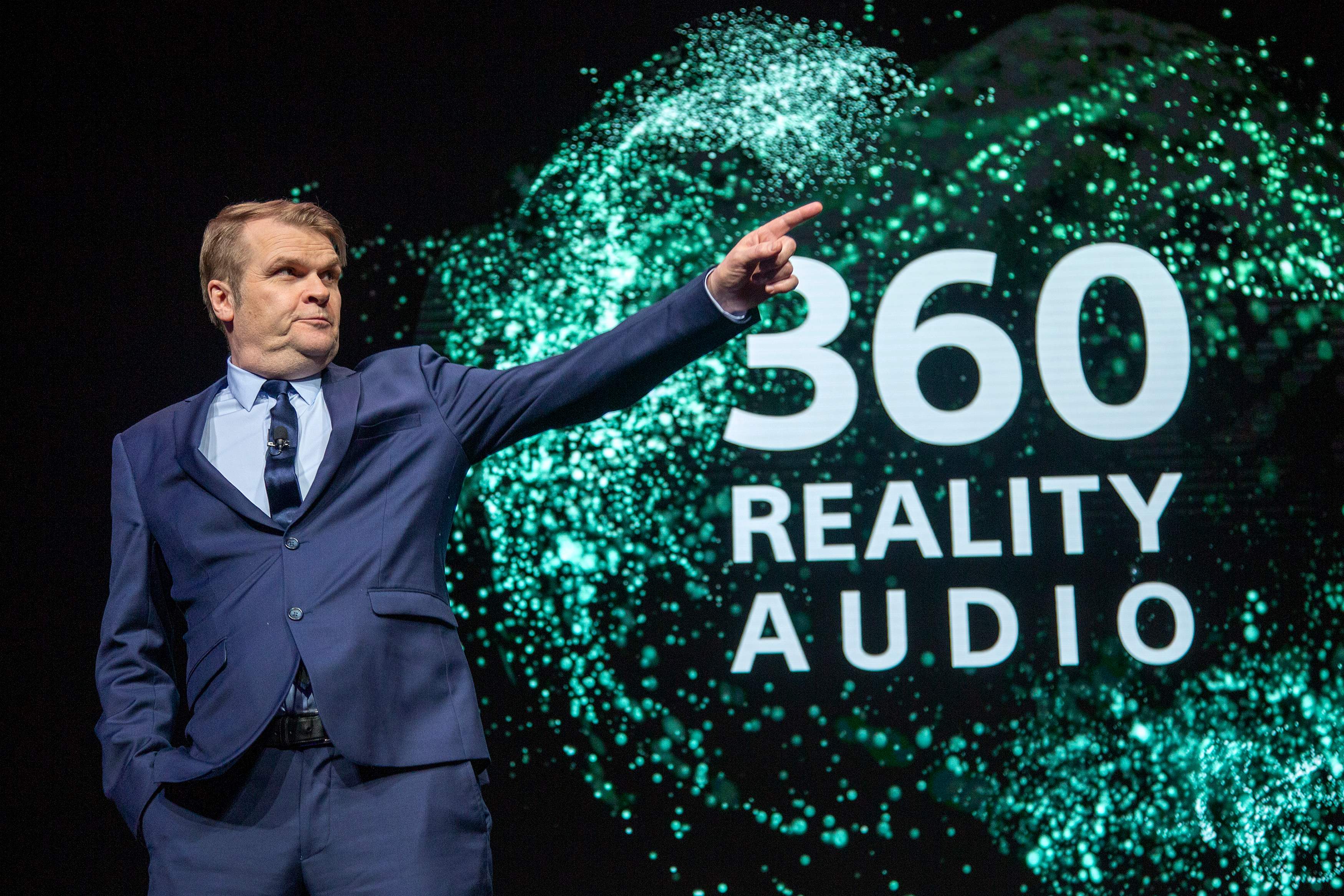 El CEO de Sony Music Entertainment, Rob Stringer, durante su presentación en el CES 2019. (Foto Prensa Libre: AFP)