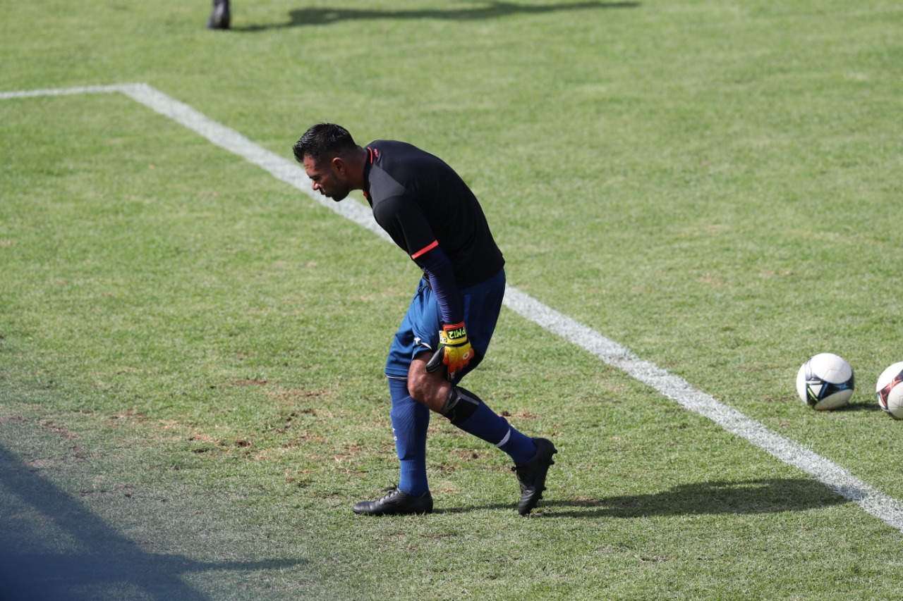 Paulo César Motta se lesionó en el calentamiento previo al partido entre Municipal y Antigua GFC. (Foto Prensa Libre: Carlos Vicente)