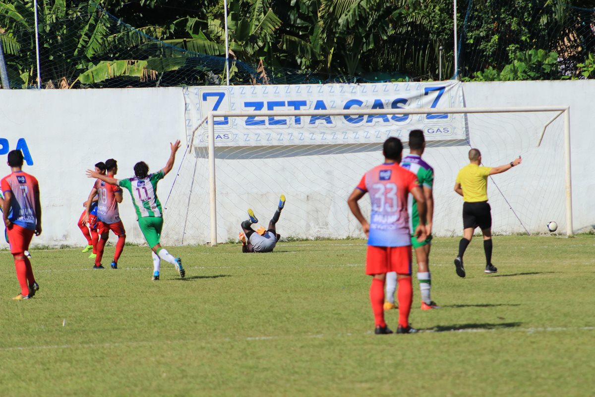 Andrés Lezcano cerró la cuenta para Antigua GFC. (Foto Prensa Libre: Enrique Paredes)