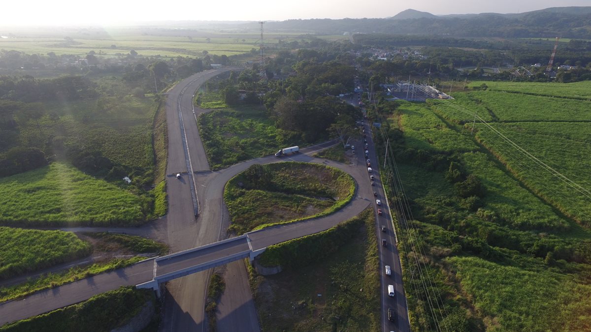 La Dirección General de Caminos buscará que la empresa brasileña firme una acta de desistimiento de acciones contra el Estado por prescindir el contrato. (Foto Prensa Libre: Hemeroteca PL)