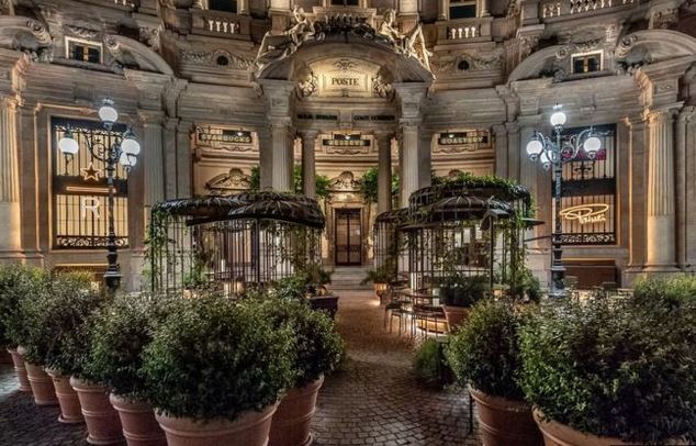 El nuevo Starbucks más grande de Europa está localizado en un edificio espectacular. (MATT GLAC)