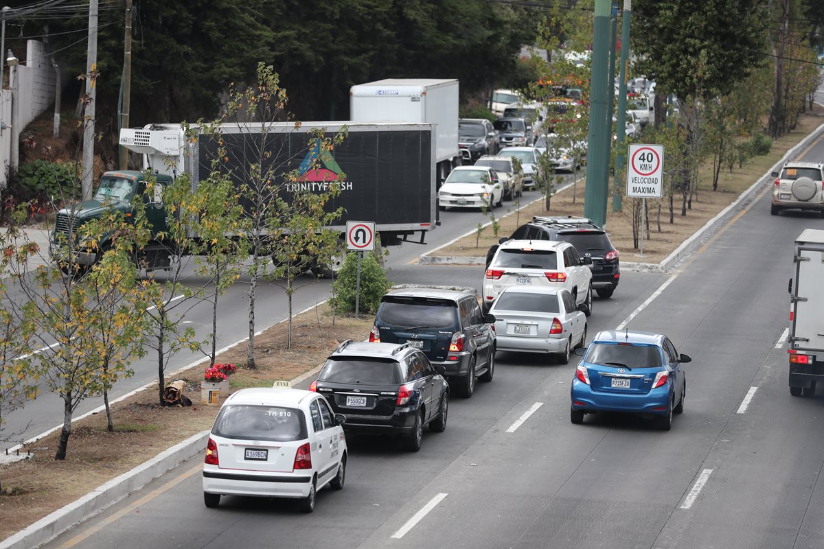 Retorno en el kilómetro 19.4 en la ruta Interamericana, entrada a Ciudad Satélite.  (Foto Prensa Libre: HemerotecaPL)