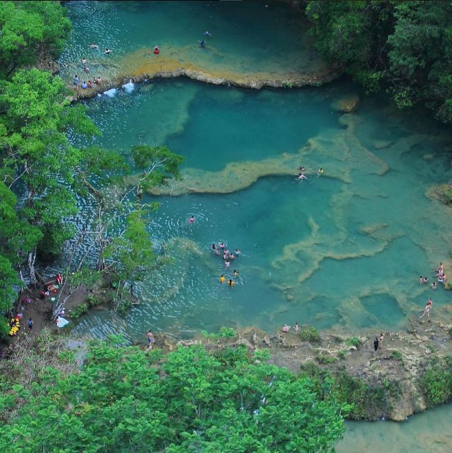 Vista aérea del sitio turístico Semuc Champey, en Lanquín, Alta Verapaz. (Foto Prensa Libre: HemerotecaPL)