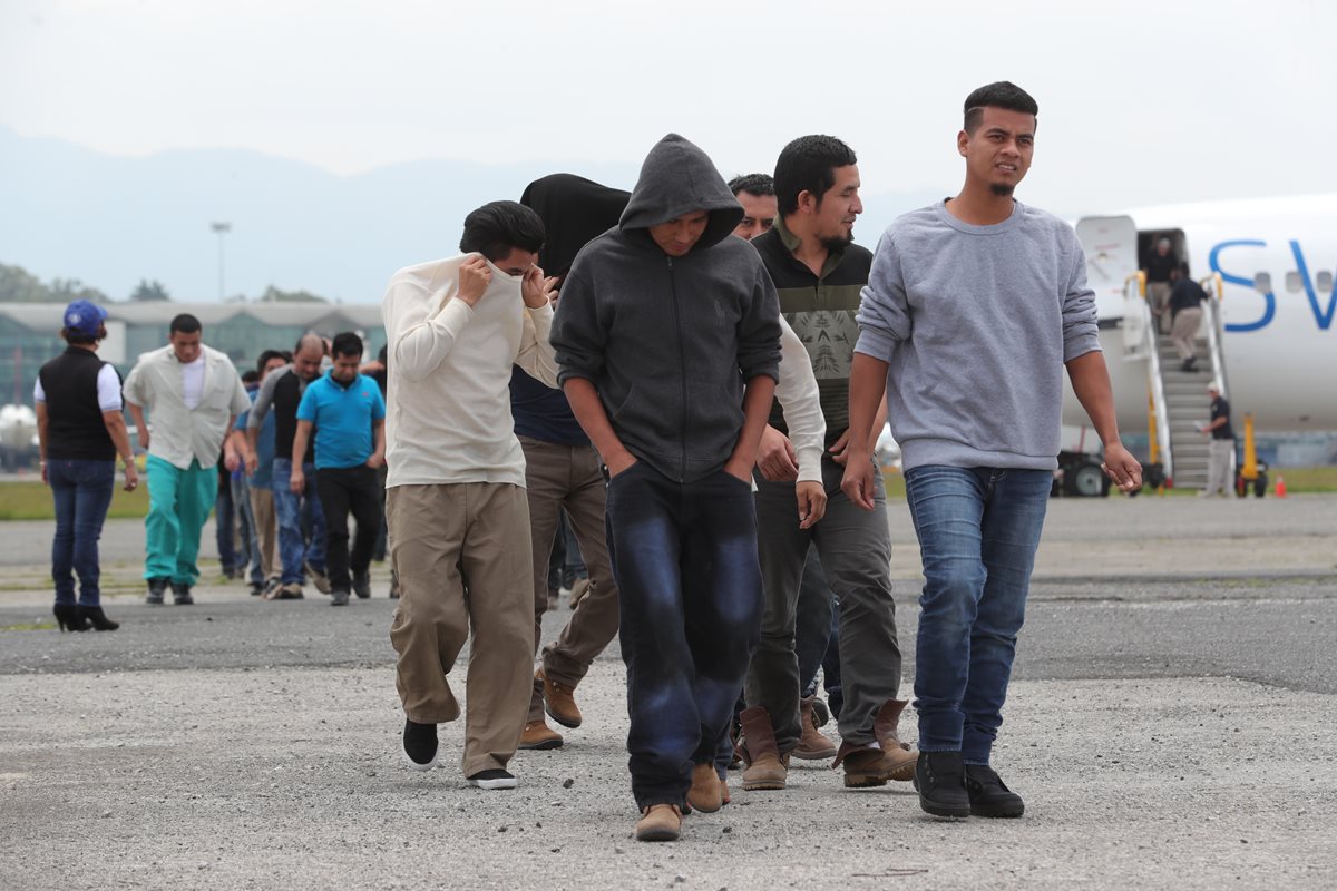 Uno de los principales reclamos de los diputados fue que los deportados son recibidos en condiciones deplorables. (Foto Prensa Libre: Hemeroteca PL)