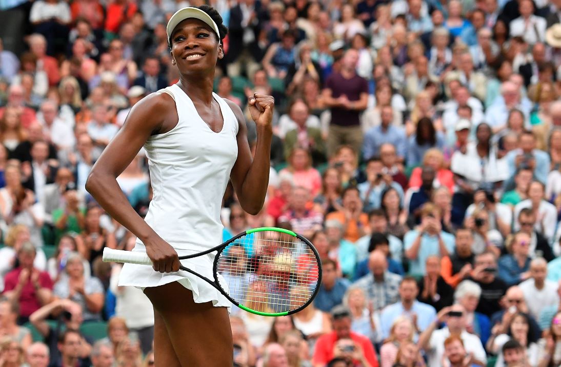 Venus Williams superó 6-3 y 7-5 a la letona Jelena Ostapenko. (Foto Prensa Libre: AFP)