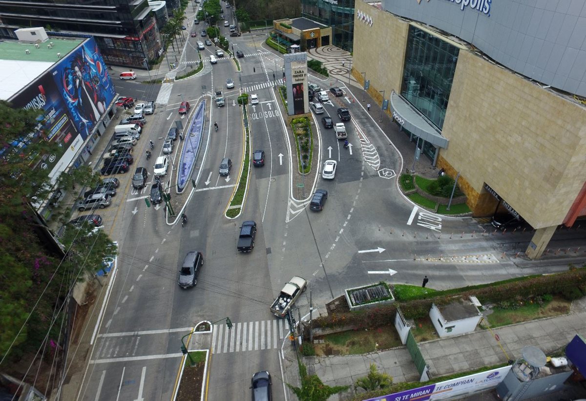 Sector de la diagonal 6 y 13 calle de la zona 10 capitalina, donde la municipalidad planifica la construcción de un distribuidor vial. (Foto Prensa Libre: Álvaro Interiano)