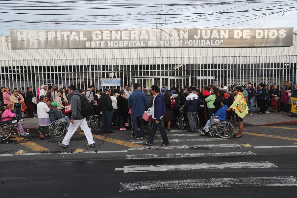 Las enfermedades respiratorias son comunes en esta época del año, en el Hospital San Juan de Dios se han atendido varios casos de niños con el VSR. (Foto Prensa Libre: Hemeroteca PL)