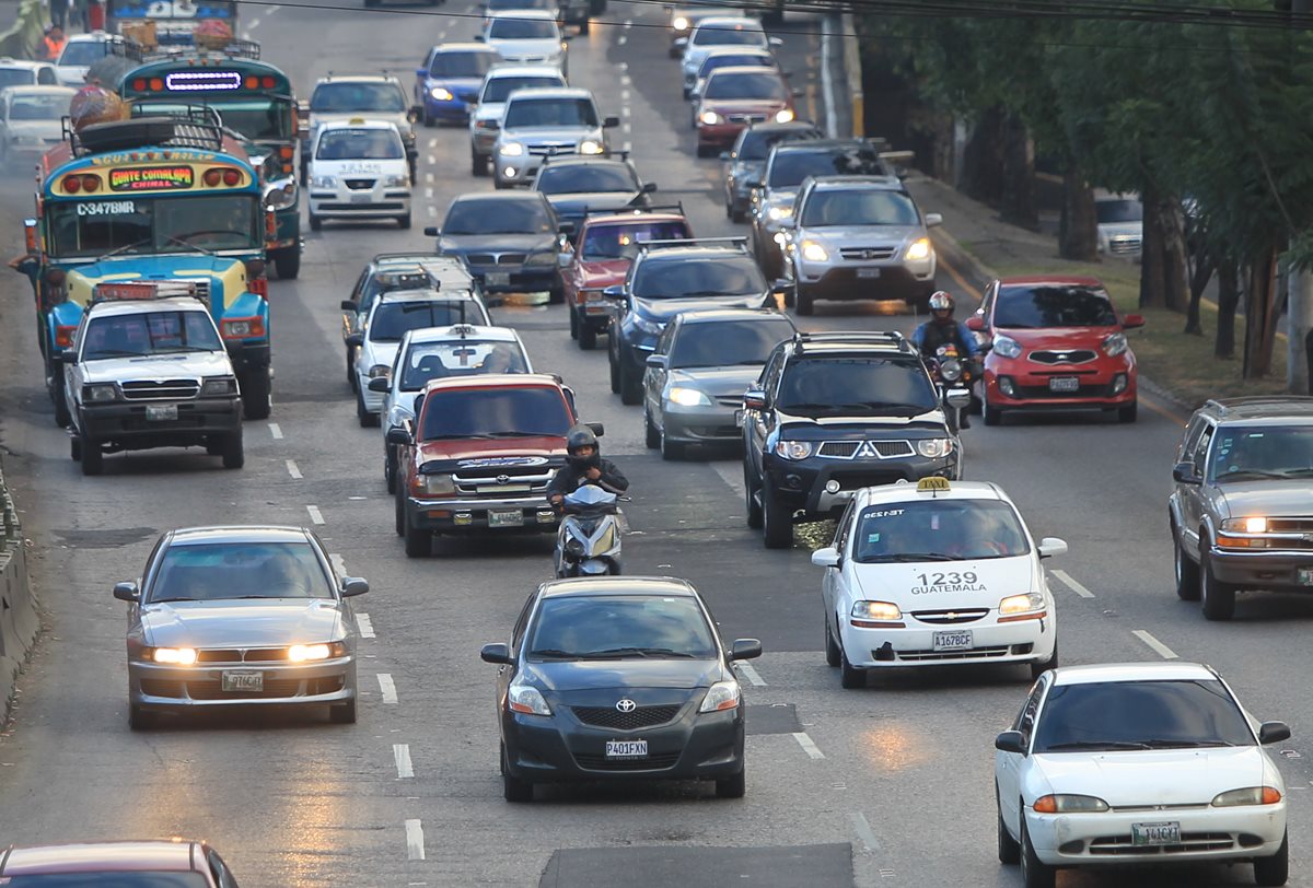 El parque vehicular en Guatemala ya ronda los 1.5 millones. (Foto Prensa Libre: Hemeroteca PL)