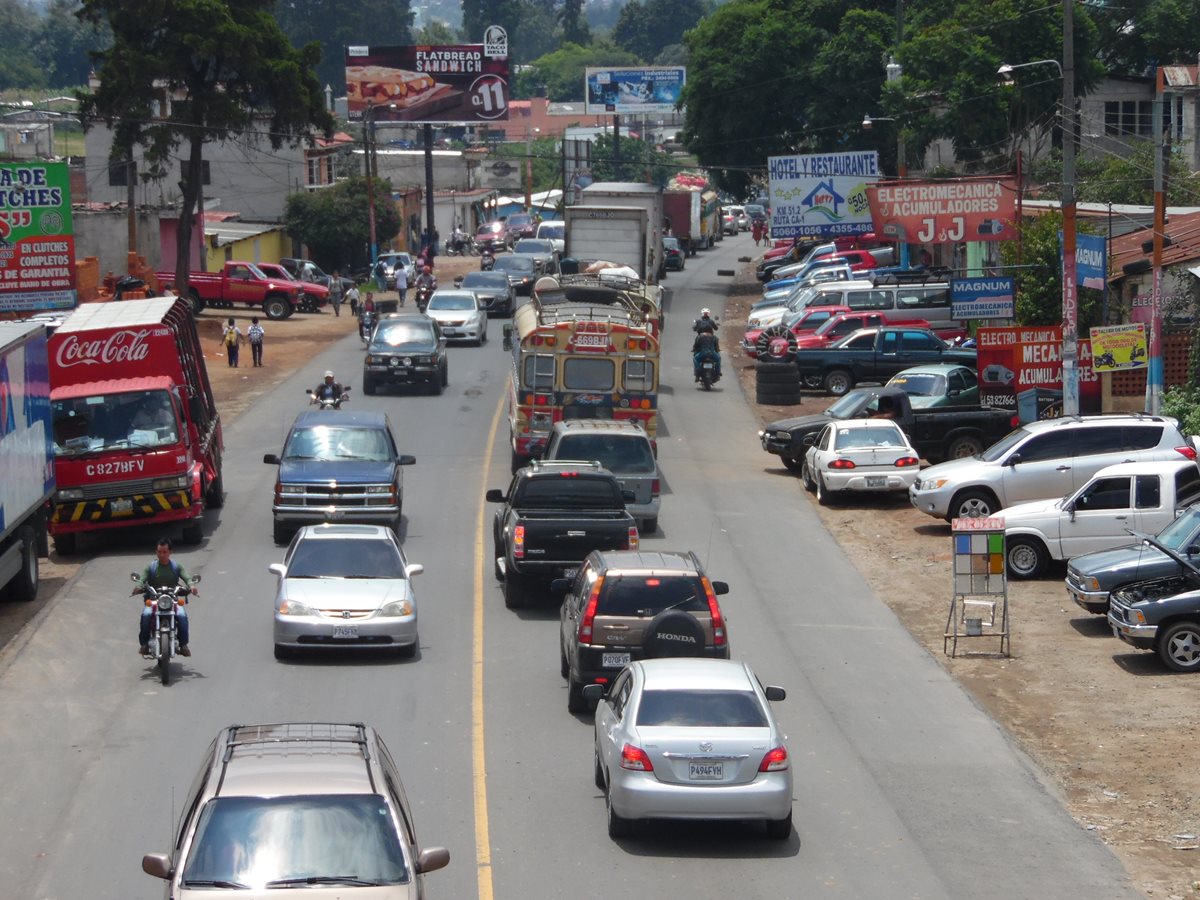 El tráfico de Chimaltenango causa desorden y bullicio. (Foto Prensa Libre: José Rosales)