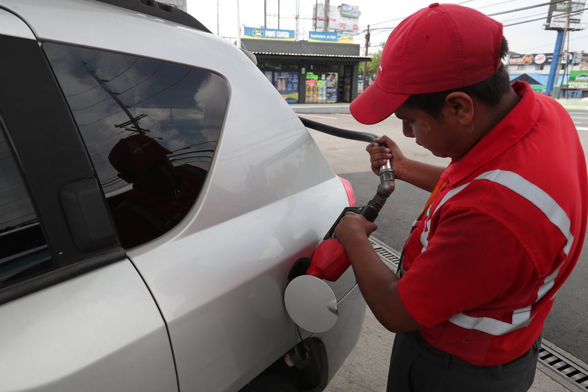 La importación de combustibles y lubricantes tuvo una baja de US$1 mil 110 millones en 2020. (Foto Prensa Libre: Hemeroteca) 