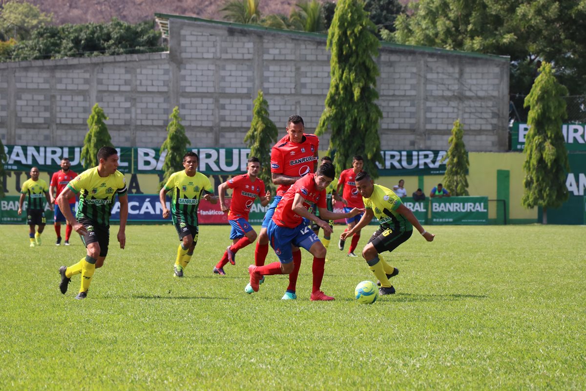 Guastatoya impuso su ley en el David Cordón Hichos y Municipal volvió a dejar puntos en el torneo. (Foto Prensa Libre: Hugo Oliva)