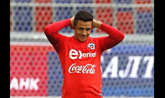 Alexis Sánchez se encuentra concentrado con la selección chilena en la Copa Confederaciones. (Foto Prensa Libre: EFE)