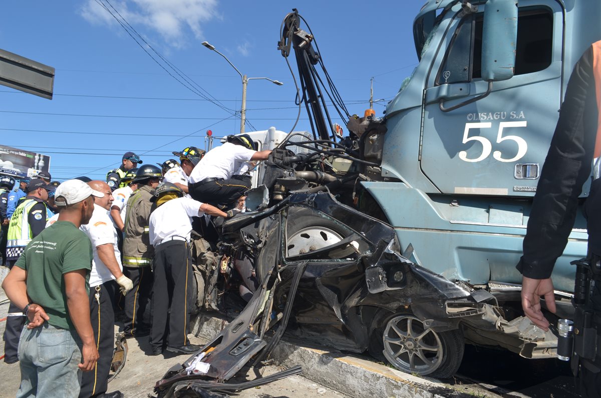 En varios casos, los accidentes son provocados por pilotos de transporte pesado. (Foto Hemeroteca PL)