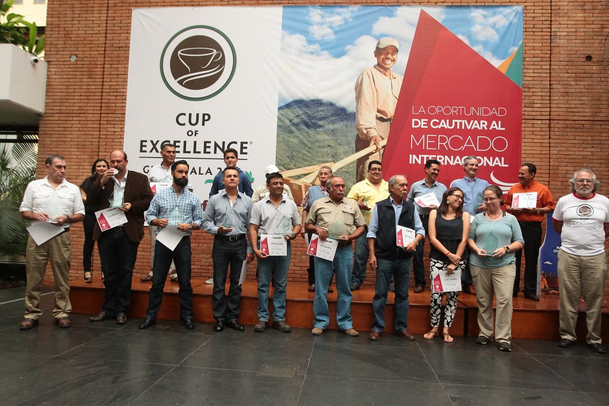 Las 20 mejores fincas de café reciben premio de la Cup of Excellence Guatemala 2016. (Foto Prensa Libre: Alvaro Interiano)