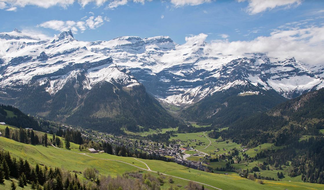 El hallazgo fue en un glaciar localizado al sur de Suiza. (Foto Prensa Libre: Google Maps)