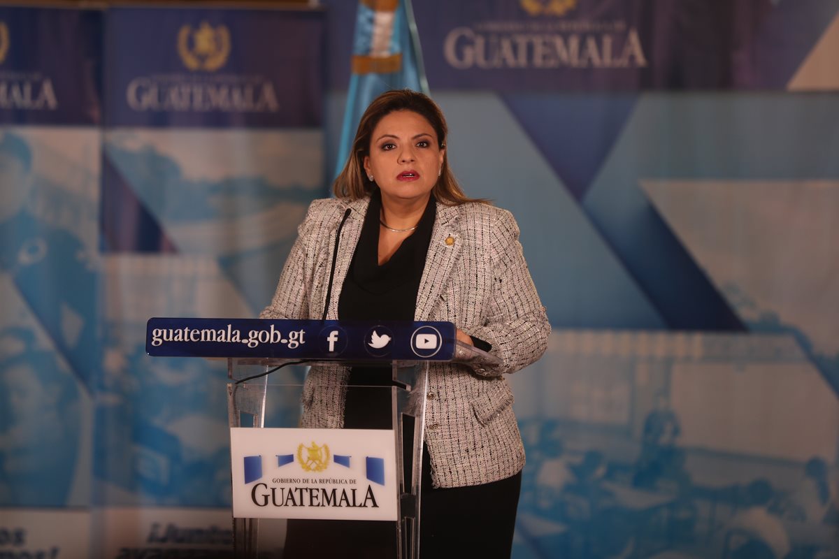 Sandra Jovel, ministra de Relaciones Exteriores, durante una de las declaraciones que ha dado en los últimos días, luego de reunión de gabinete de gobierno. (Foto Prensa Libre: Hemeroteca PL).