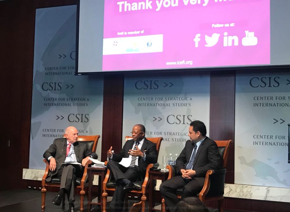 En la presentación del estudio participó Mark L. Schneider, senior adviser, Americas Program and Human Rights Initiative CSIS, Todd Robinson, consejero para América Central, del Departamento de Estado de EE. UU., y Ricardo Barrientos, analista senior del Icefi.(Foto Prensa Libre: Cortesía)