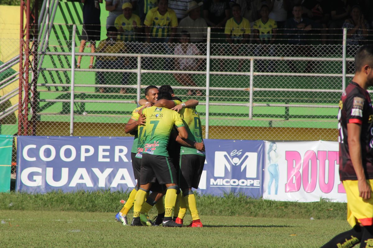 Guastatoya derrotó 2-0 a Marquense en el partido que significó el descenso de los occidentales. (Foto Prensa Libre: La Red)