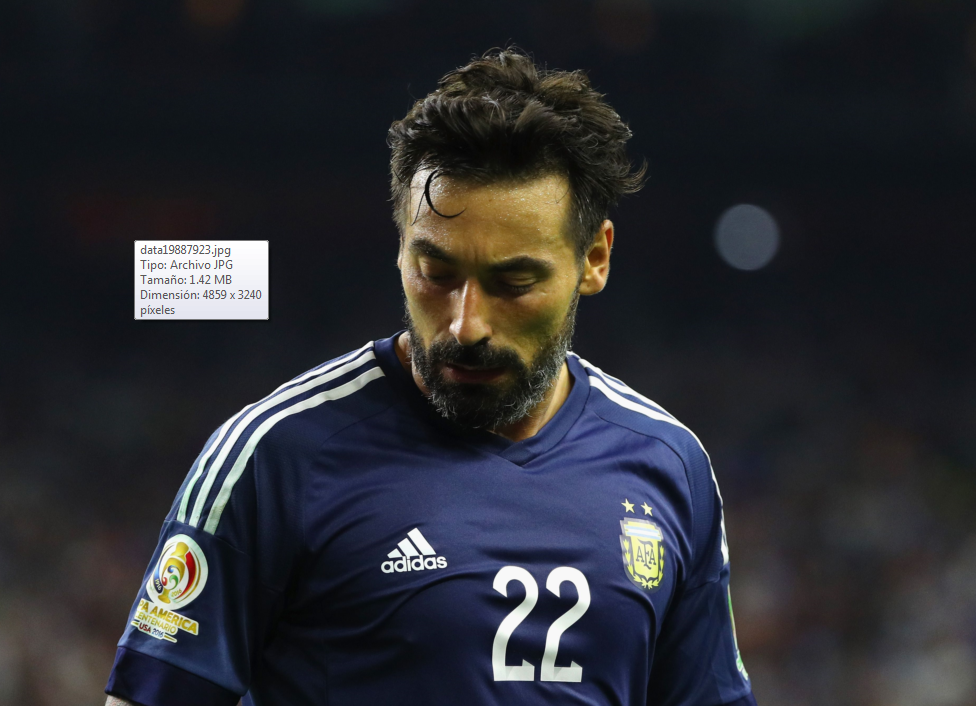 Ezequiel Lavezzi podría estar fuera cerca de tres meses. (Foto Prensa Libre: EFE)