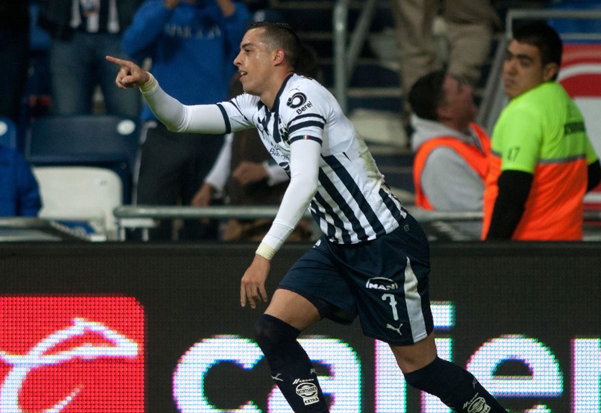 El argentino Rogelio Funes Mori celebra después de haber marcado el tanto del triunfo de Monterrey contra Santos. (Foto Prensa Libre: AFP).