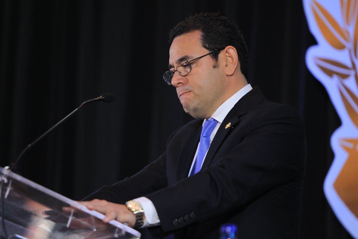 Presidente Jimmy Morales había comprometido parte de su sueldo a instituciones culturales y de educación.