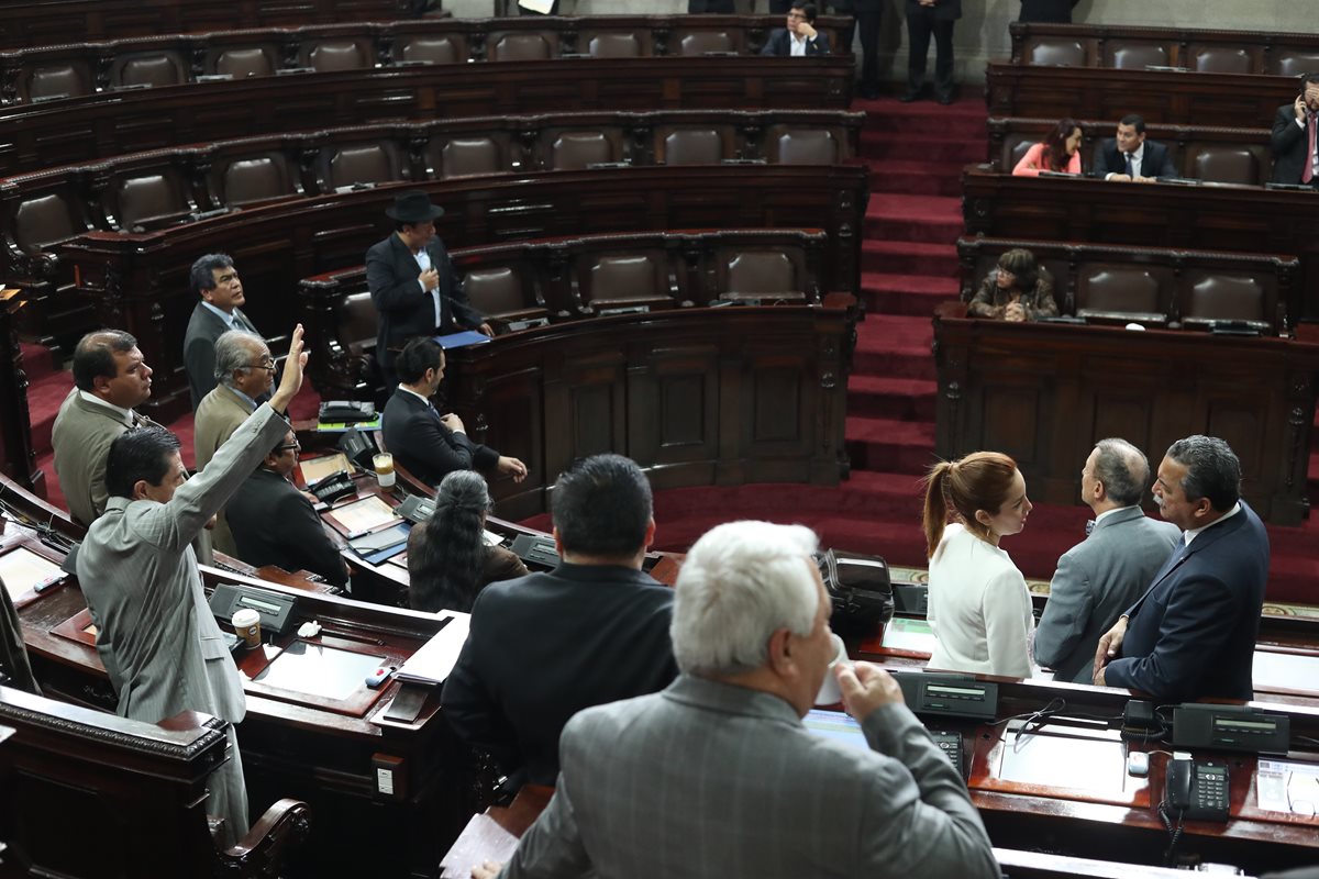 El Congreso se encuentra en periodo de receso y la producción de dictámenes de iniciativas de ley baja considerablemente durante diciembre. (Foto Prensa Libre: Hemeroteca PL)