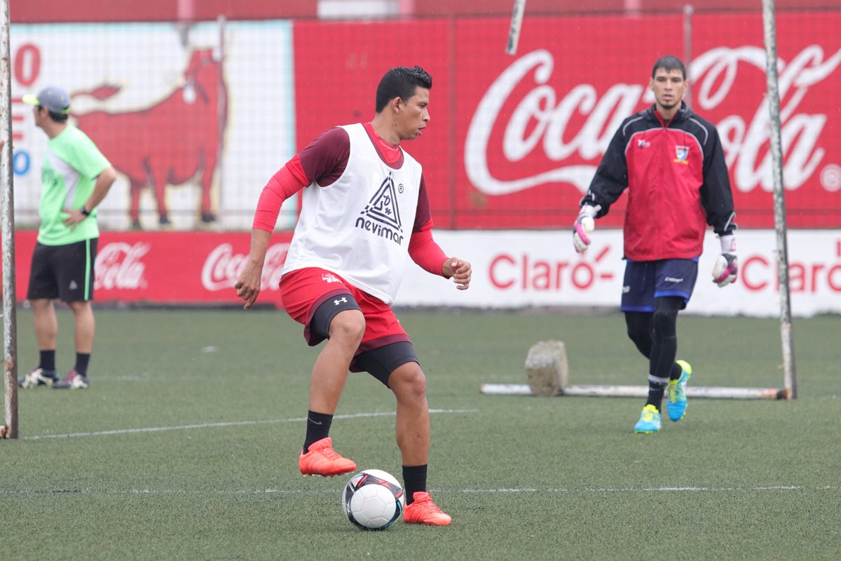 Manuel Moreno, dejó el campamento de Malacatán donde era el capitán del equipo, para llegar a ganarse un puesto en Xelajú. (Prensa Libre: Raúl Juárez)