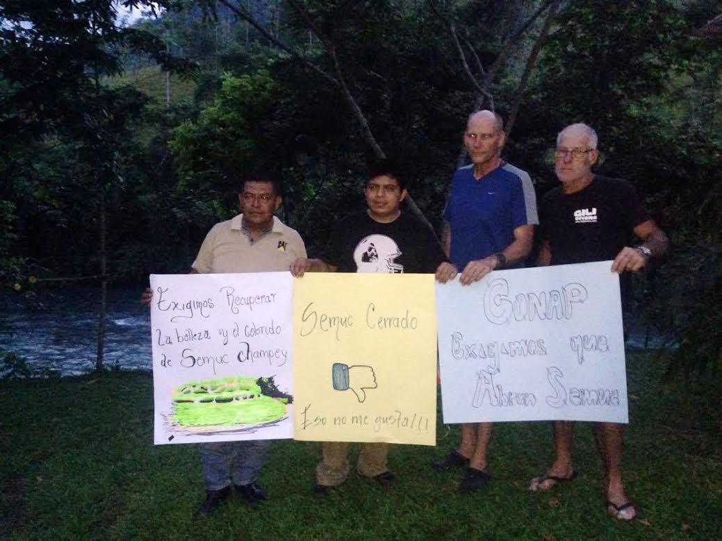 Afectados por el cierre de Semuc Champey piden que se agilice la revisión del sitio. (Foto Prensa Libre: Eduardo Sam Chun)