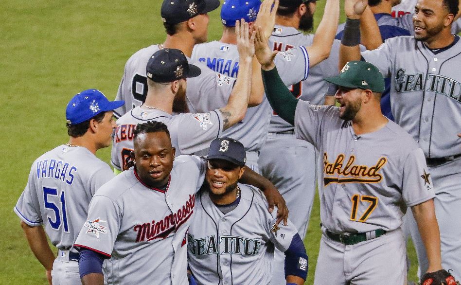 Los jugadores de la Liga Americana celebraron la victoria 2-1 en el juego de las estrellas contra la Liga Nacional. (Foto Prensa Libre: EFE)