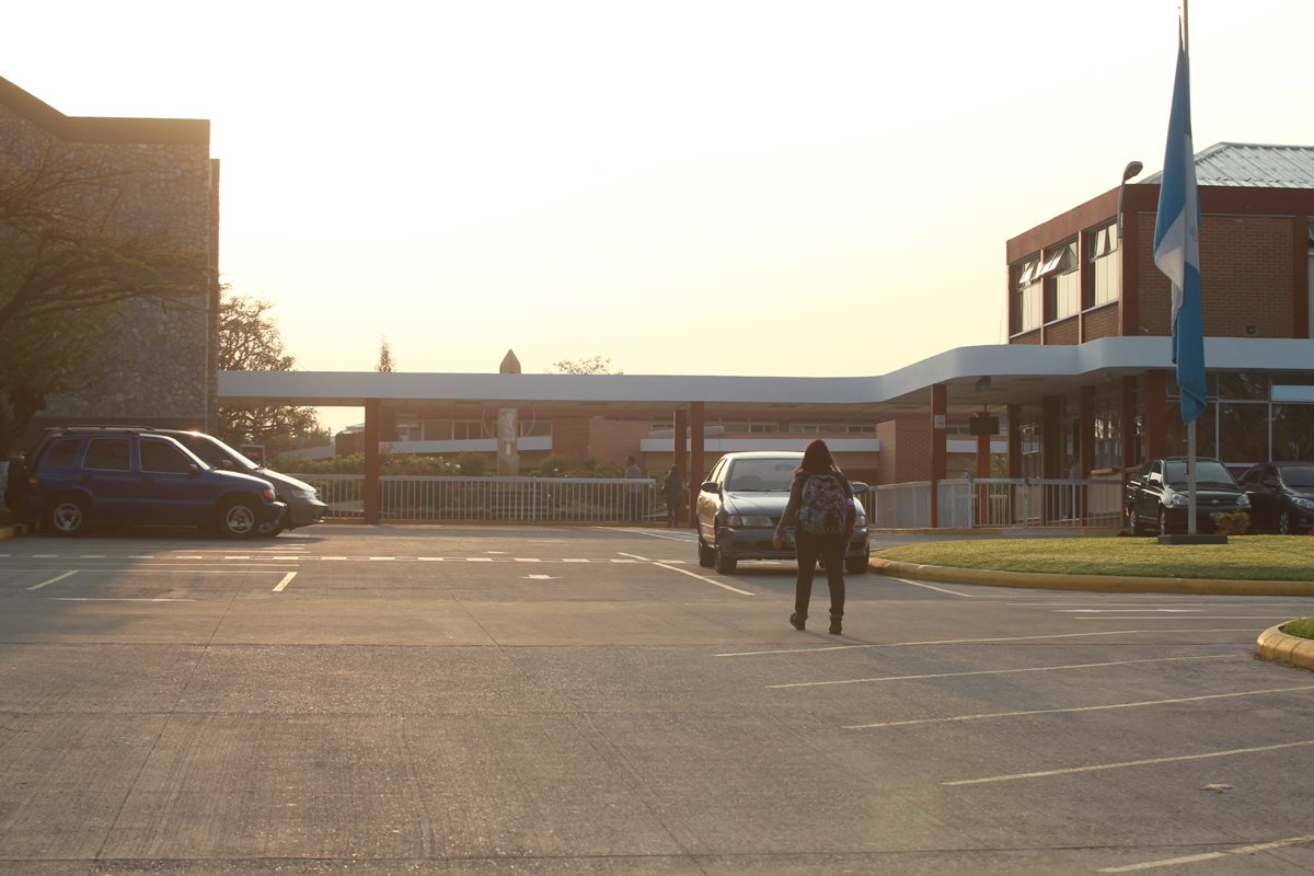 Mineduc analiza la sanción que impondrá al Liceo Javier luego de la muerte de un estudiante en la piscina del establecimiento. (Foto Prensa Libre: Hemeroteca PL)