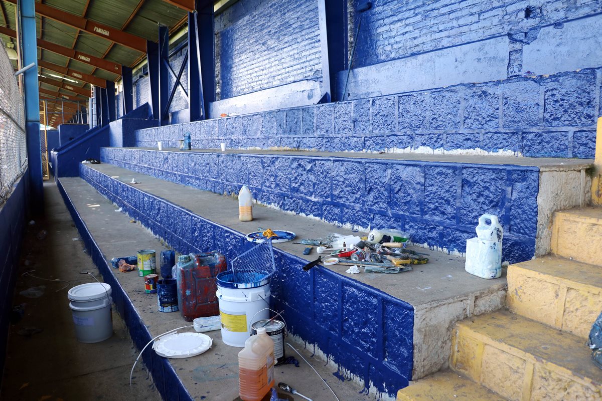 Así lucen ahora los graderíos del estadio Mario Camposeco. (Foto Prensa Libre: Carlos Ventura)